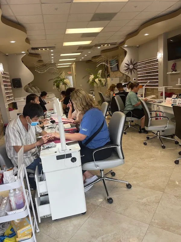 Vogue Nail Spa — Nail salon in DeLand